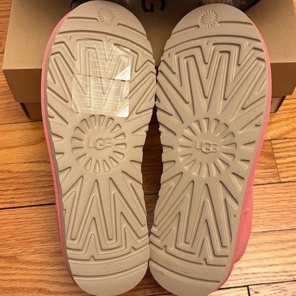 NEW IN BOX UGG Classic Ultra Mini Light Pink Blossom Ankle Boot Womens US 8 - Picture 7 of 10